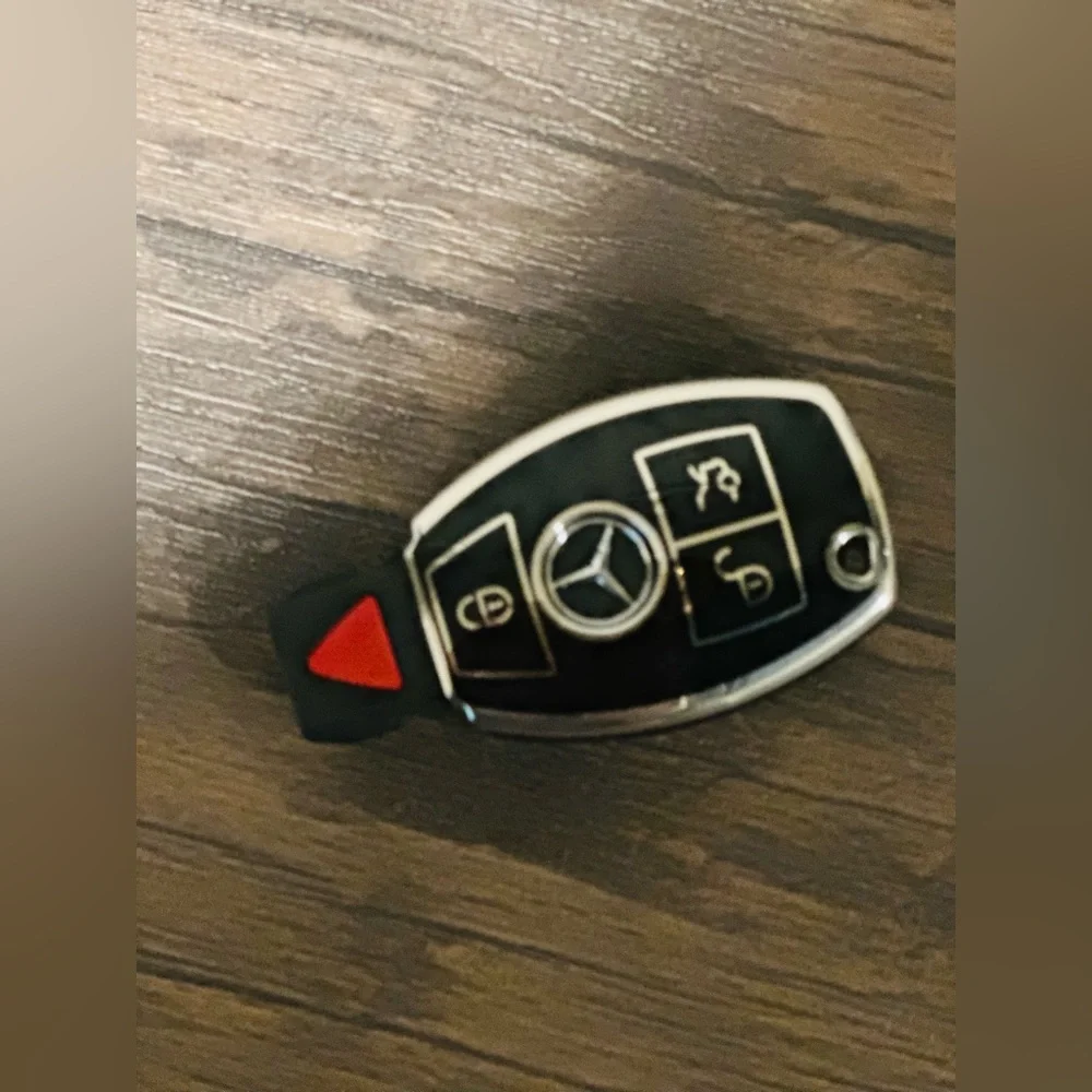 🆕Mercedes Key fob cover and key chain black&silver